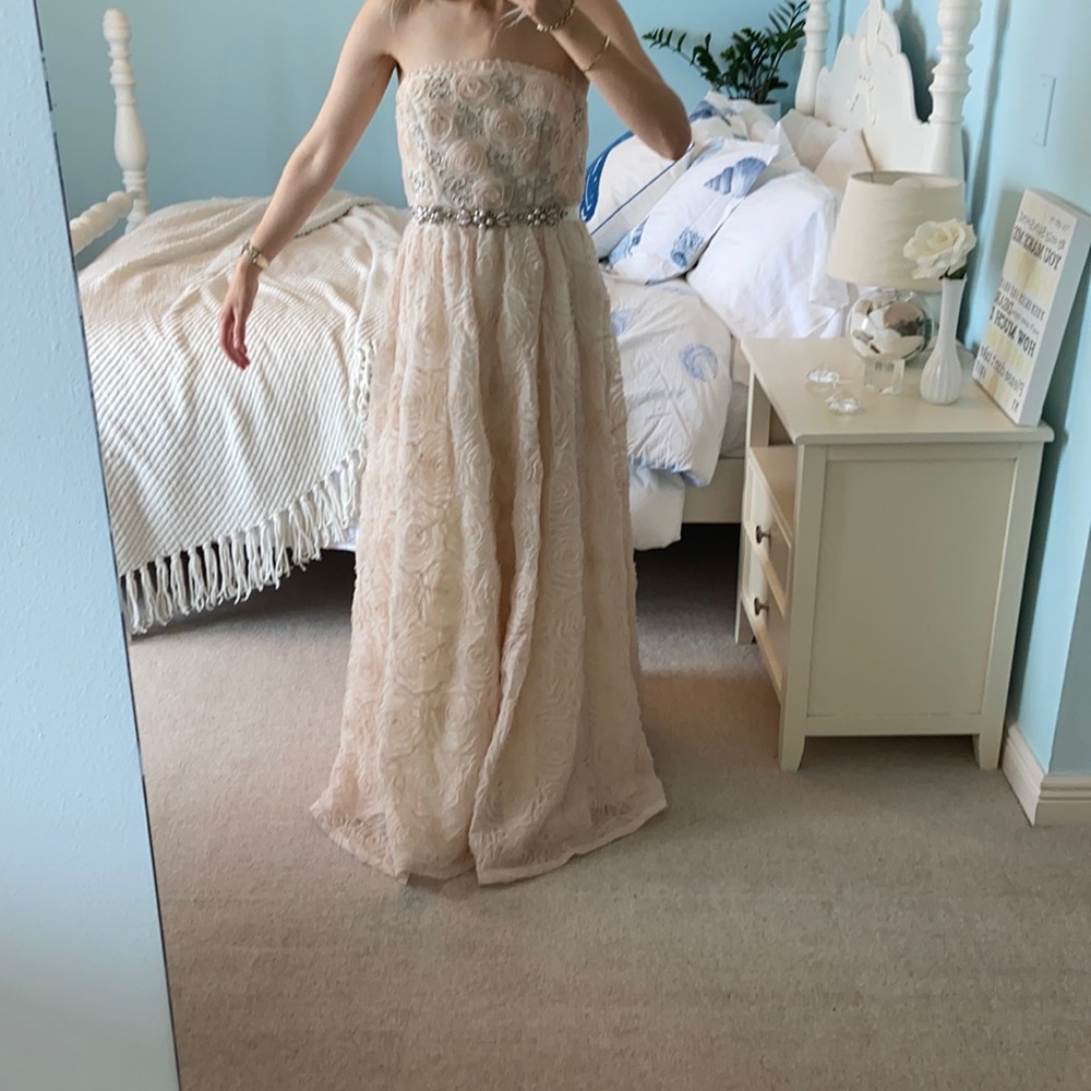 Adriana Papel collection women’s gown size 4